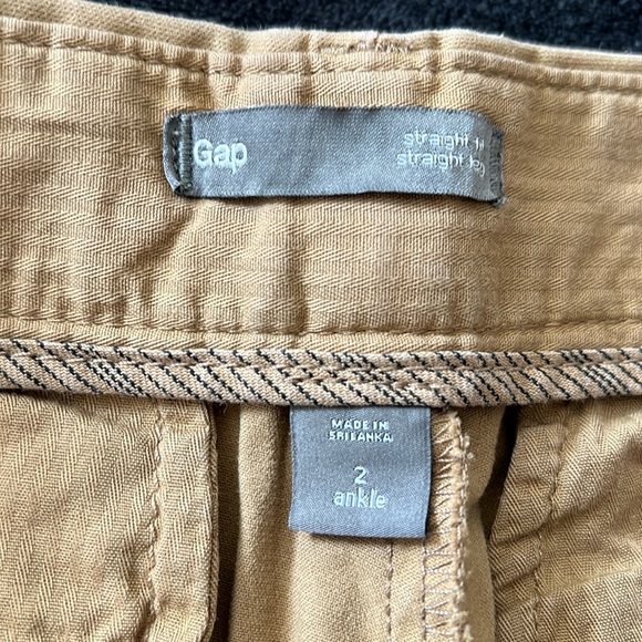 GAP Straight Leg Khakis. Ankle length. Mid rise. Size 2. EUC - Picture 4 of 8